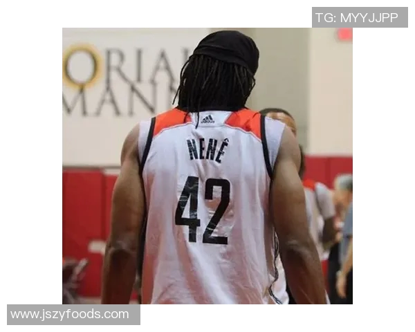 火箭全队冬训备战季后赛，集体提升体能