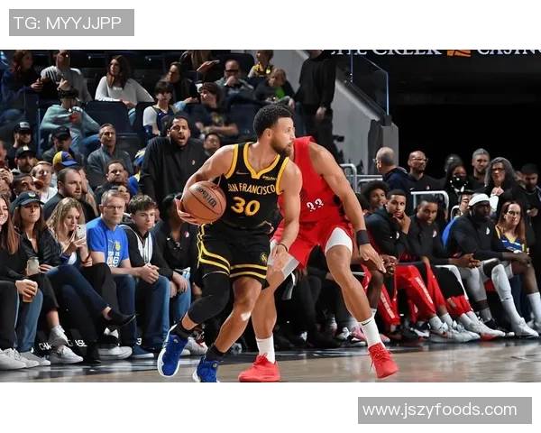 开拓者队大胜奇才，豪取八连胜——勇士精神再现赛场