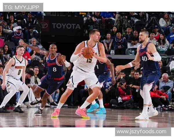 快船大胜掘金,晋级前景一片光明 快船大胜掘金,晋级前景一片光明