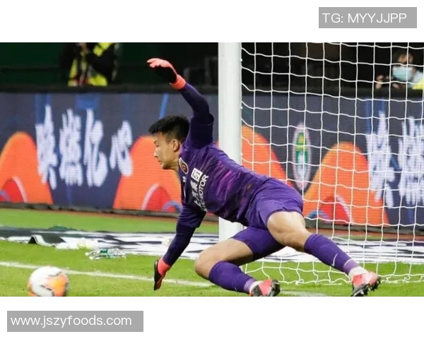 奥格斯堡球员鲁道夫因违纪受罚,球队管理严明态度坚决