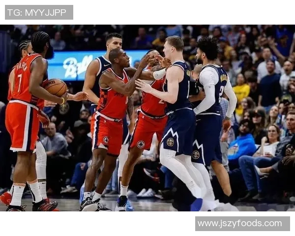 快船大胜掘金,晋级前景一片光明 快船大胜掘金,晋级前景一片光明